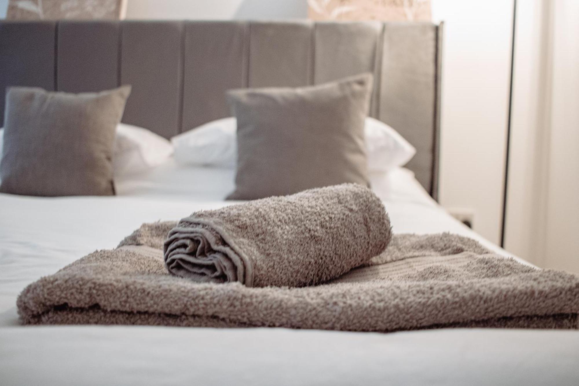 Central & Spacious, Sleeps 8, Perfect For Groups ليدز المظهر الخارجي الصورة