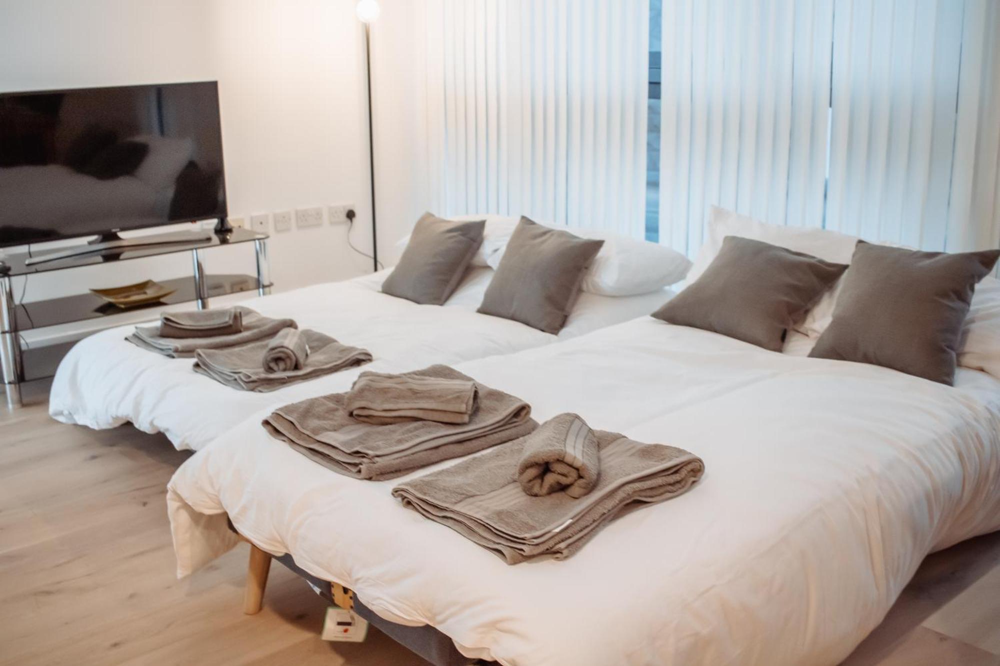 Central & Spacious, Sleeps 8, Perfect For Groups ليدز المظهر الخارجي الصورة